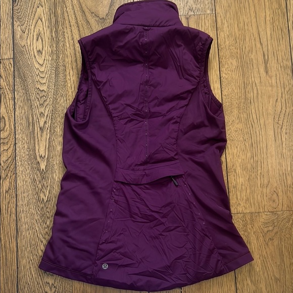 Lululemon Run For Cold Plum Vest - Picture 3 of 3